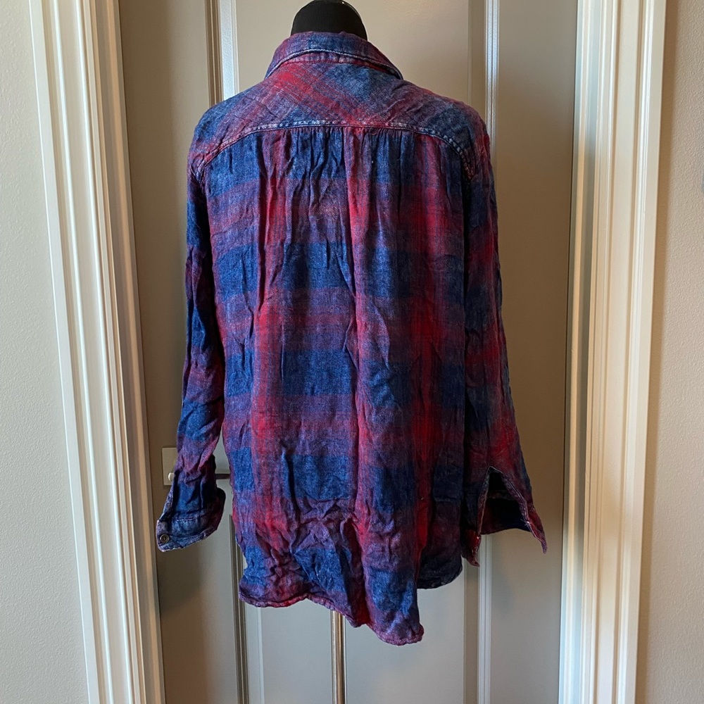Button down - Picture 3 of 3